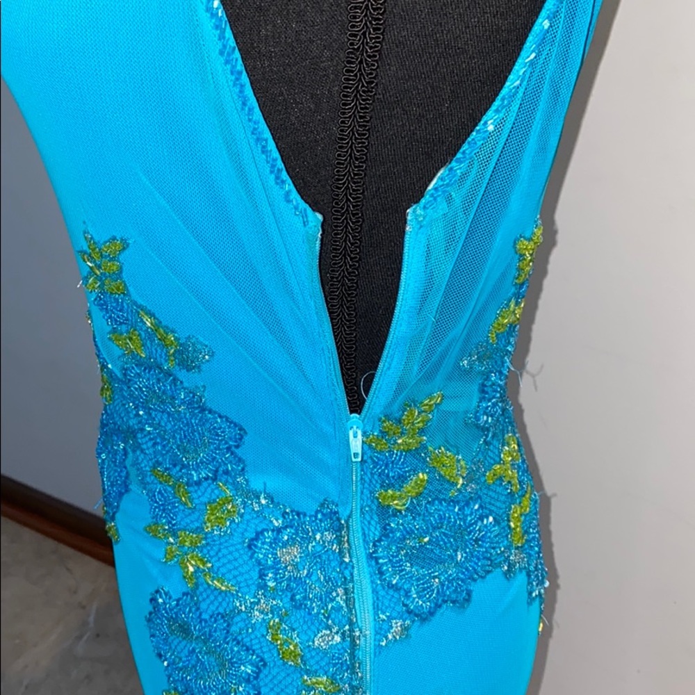 Evening dress with beads - Picture 12 of 16